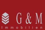 Logo von G & M Immobilien mit stilisiertem Gebäude-Symbol in Weiß auf rotem Hintergrund und Firmenname