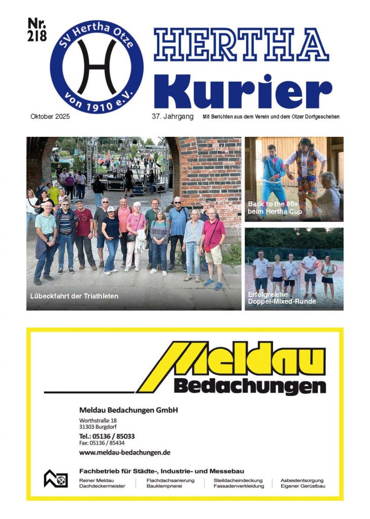 Titelseite des Hertha Kuriers, Ausgabe Nr. 218 vom Oktober 2025. Oben das Logo des SV Hertha Otze von 1910 e.V. mit dem Schriftzug „HERTHA Kurier – Mit Berichten aus dem Verein und dem Otzer Dorfgeschehen“. Darunter drei Fotos: Links eine Gruppenaufnahme von Triathleten bei einem Ausflug nach Lübeck unter einem historischen Torbogen. Oben rechts ein bunt gekleidetes Duo in 80er-Jahre-Kostümen beim Hertha Cup unter dem Titel „Back to the 80s“. Unten rechts eine Gruppe aus sechs Tennisspielerinnen und -spielern nach einer erfolgreichen Doppel-Mixed-Runde. Am unteren Rand eine gelb umrahmte Anzeige von „Meldau Bedachungen GmbH“ mit Kontaktdaten und Leistungen des Dachdeckerbetriebs.